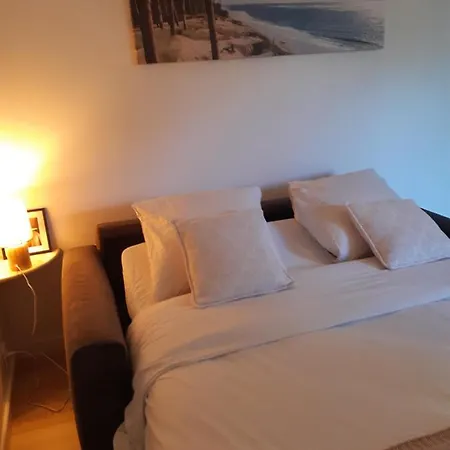 Holiday home Un Jardin En Talence